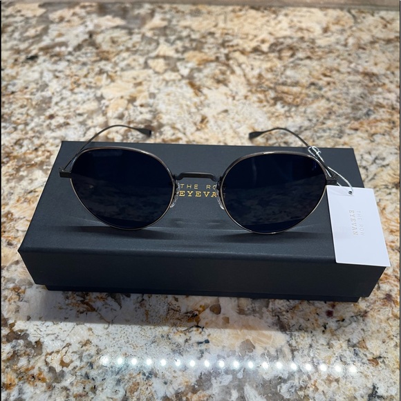 THE ROW - EYEVAN COLLABORATION FLYNN NAVY TITANIUM SUNGLASSES - Picture 12 of 16